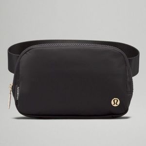 Lululemon Everywhere Belt Bag Black / Gold Logo 1L